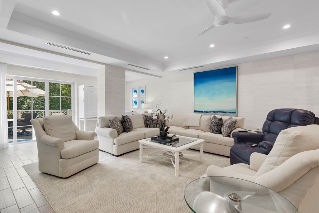 1 Residence Lane 209B