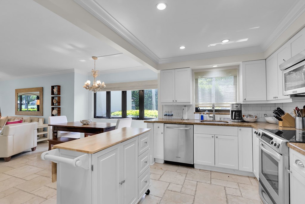 28 Lakeside Lane A