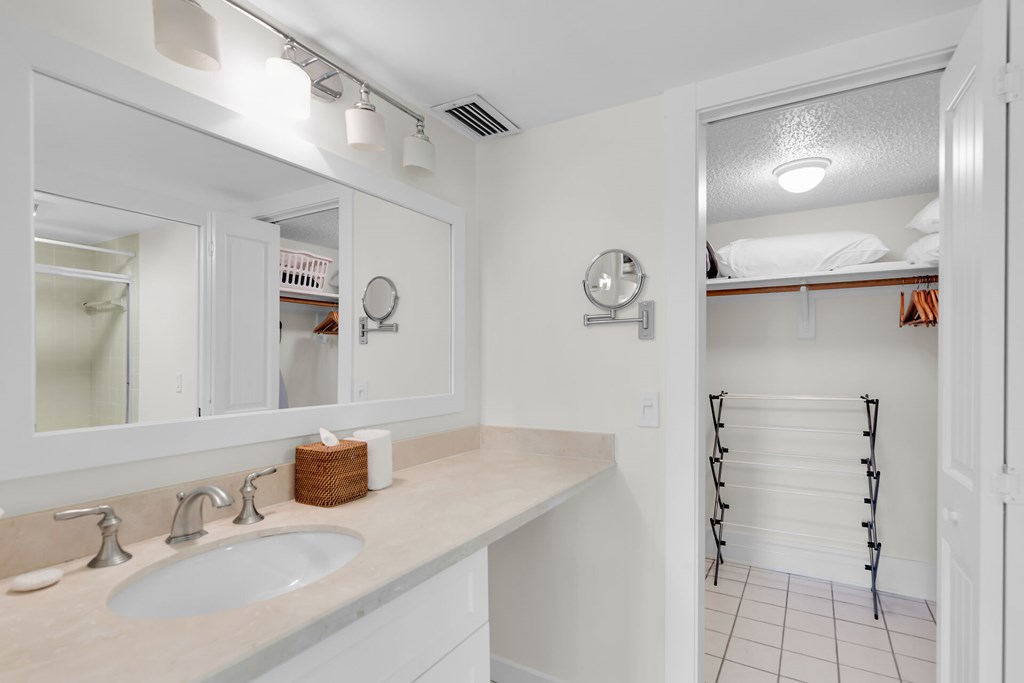28 Lakeside Lane A