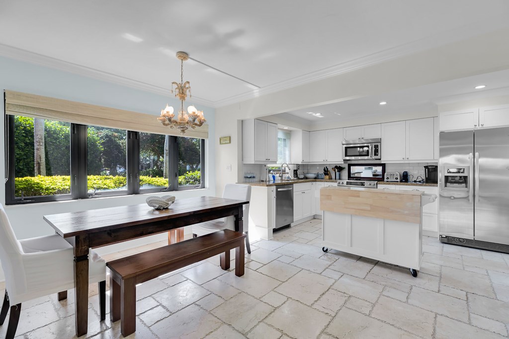 28 Lakeside Lane A