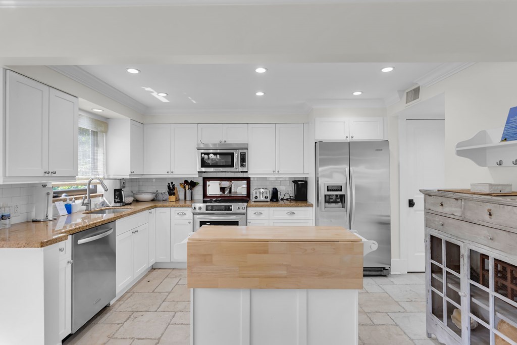 28 Lakeside Lane A