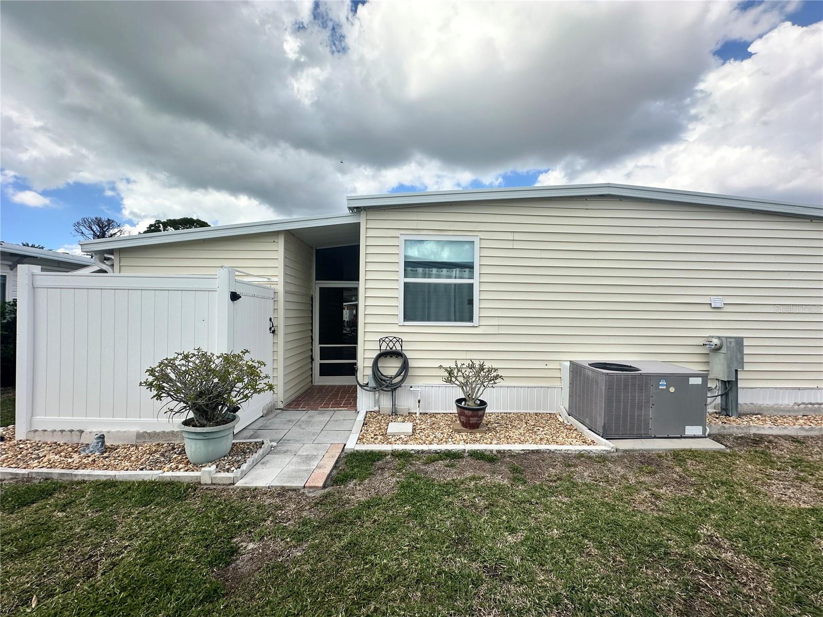 560 ORIENTAL POPPY DR