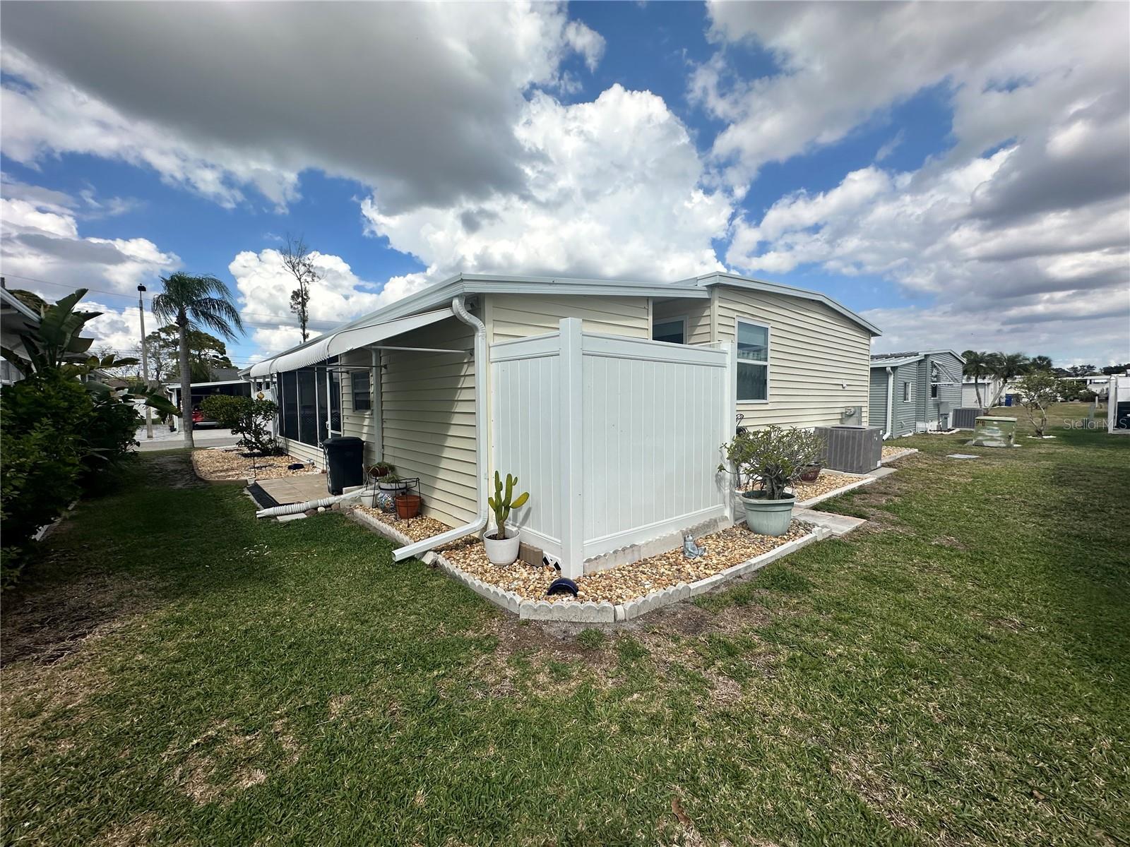 560 ORIENTAL POPPY DR