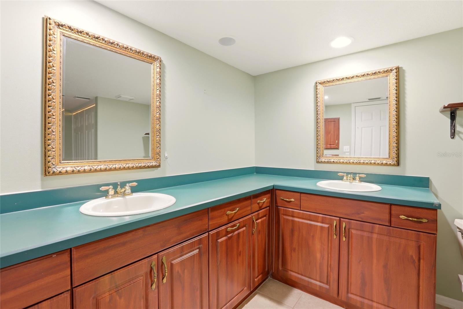 601 SHREVE ST #25A