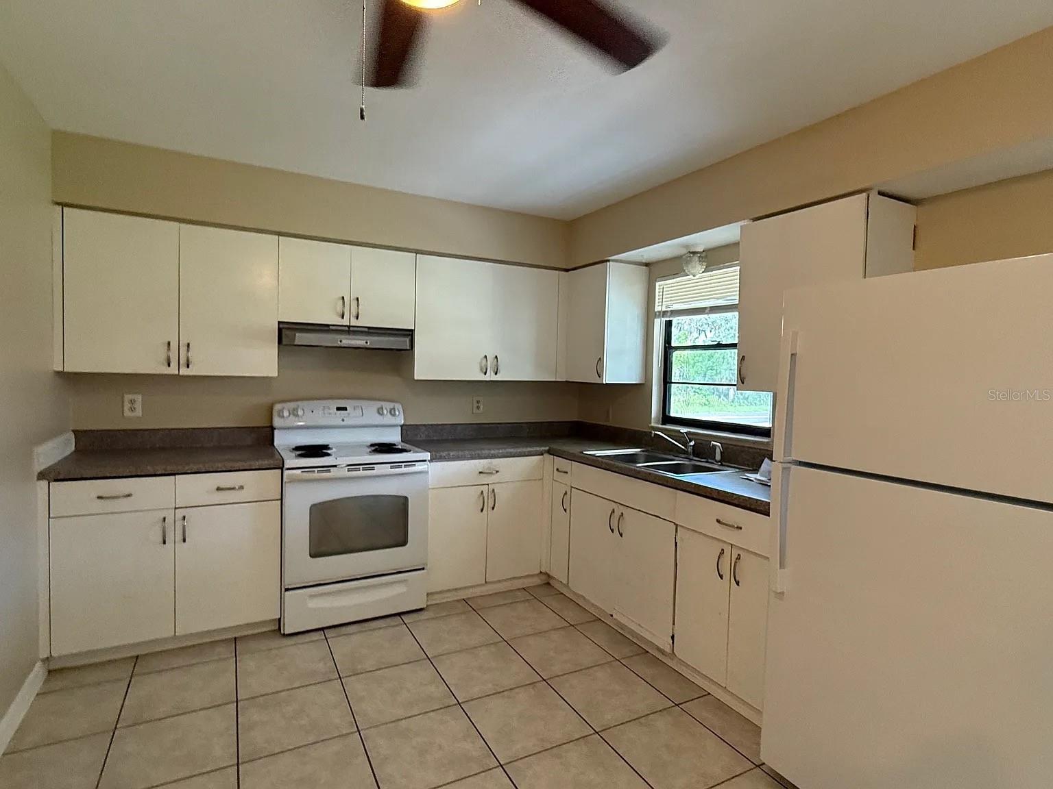 1685 SHADOW LN