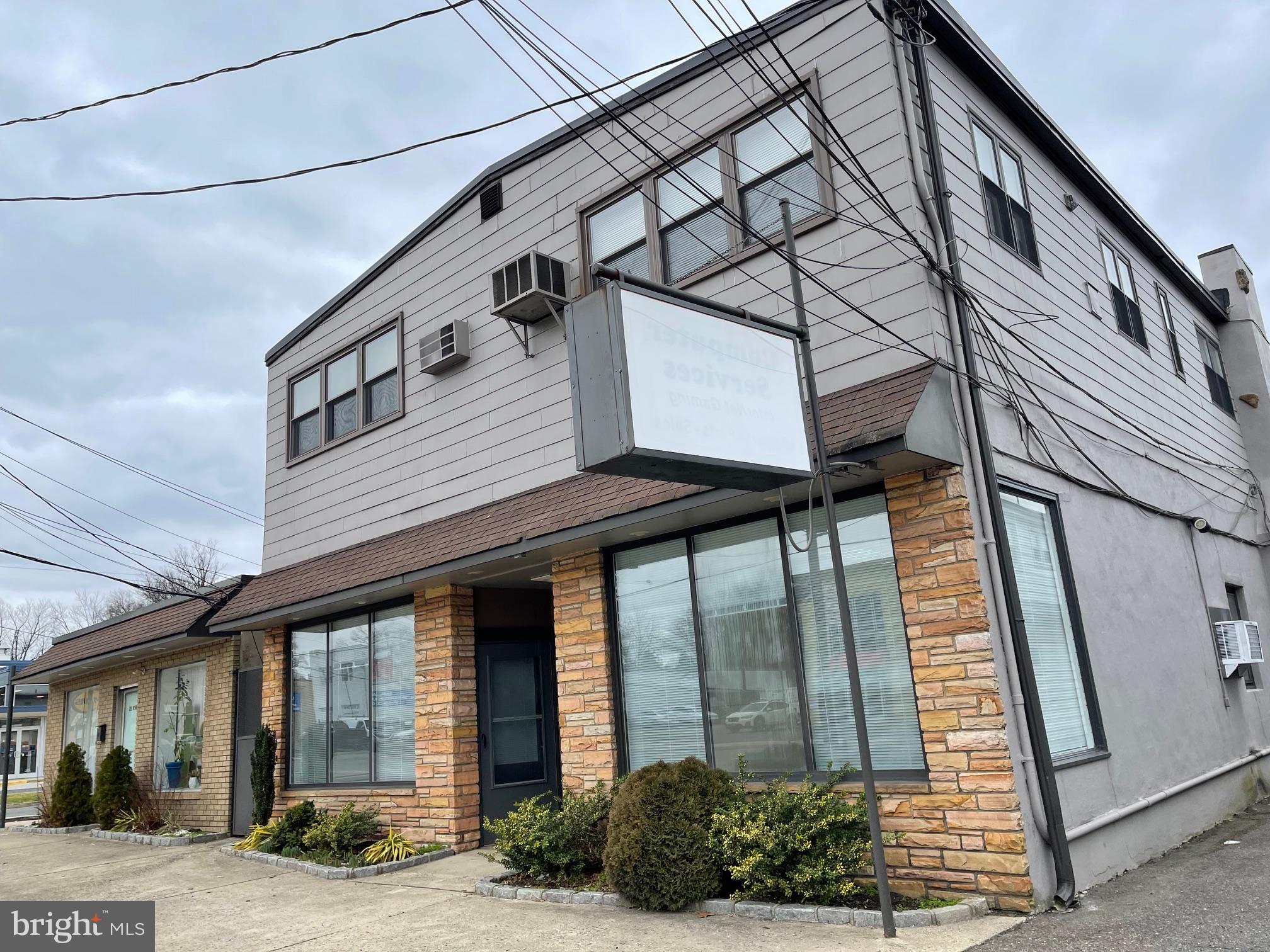 215-217 N BLACK HORSE PIKE