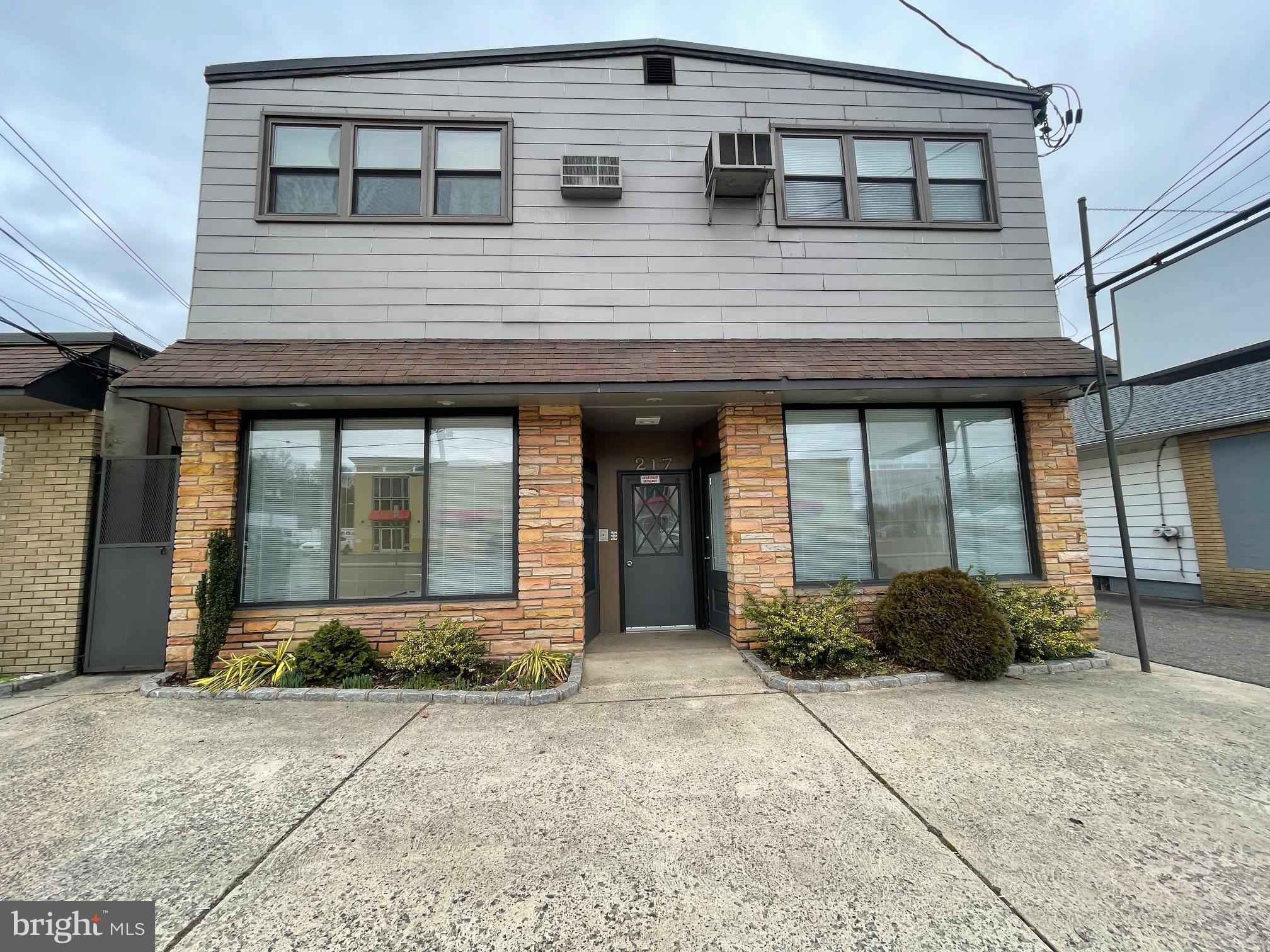 215-217 N BLACK HORSE PIKE