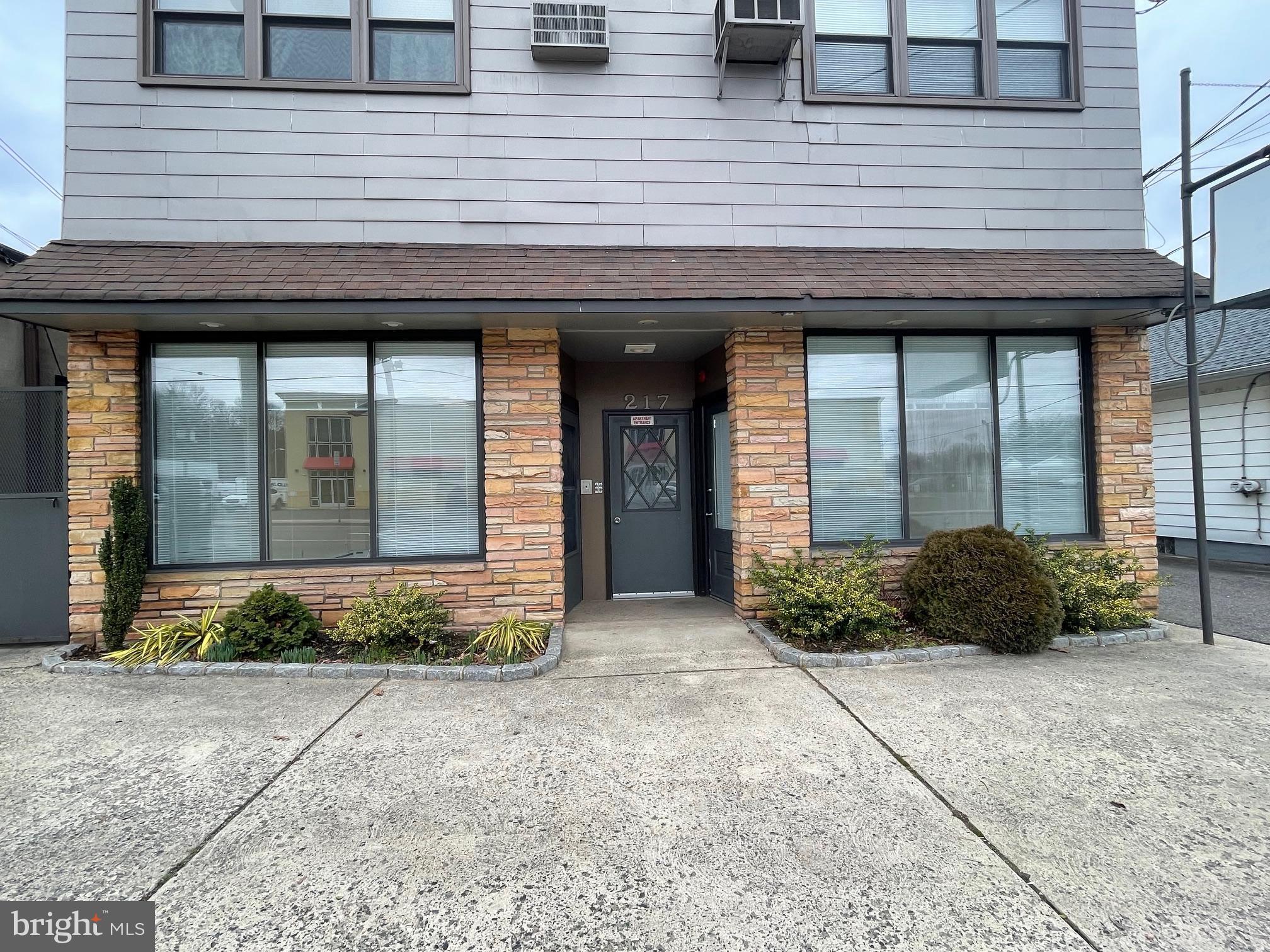 215-217 N BLACK HORSE PIKE