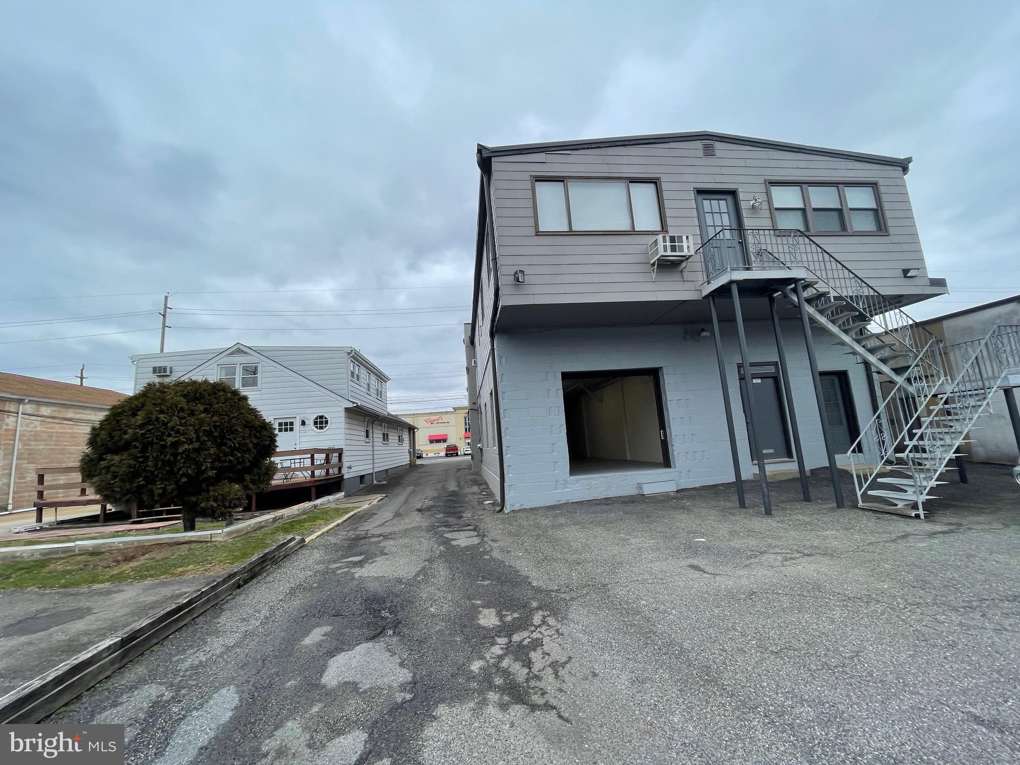 215-217 N BLACK HORSE PIKE