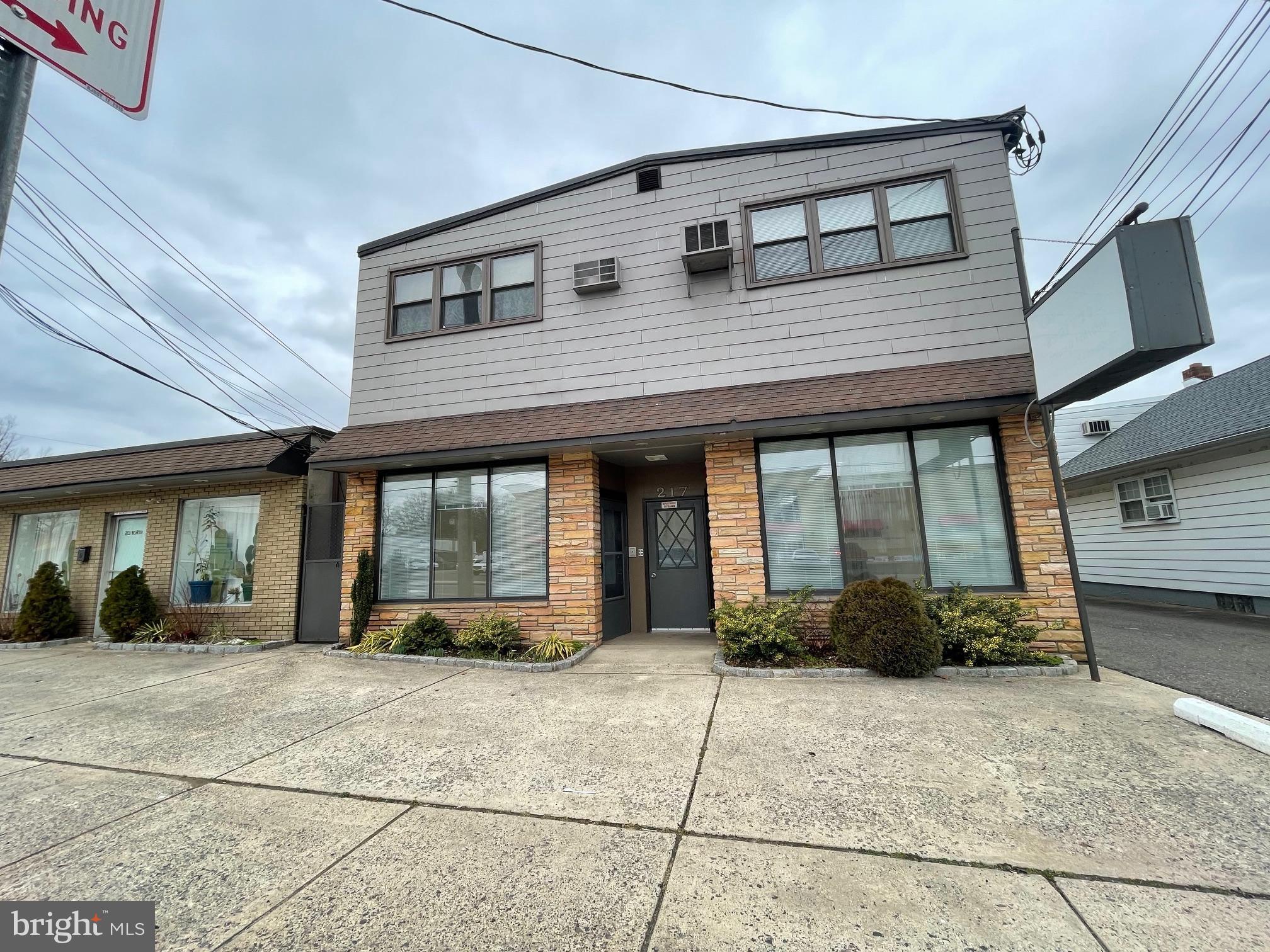 215-217 N BLACK HORSE PIKE