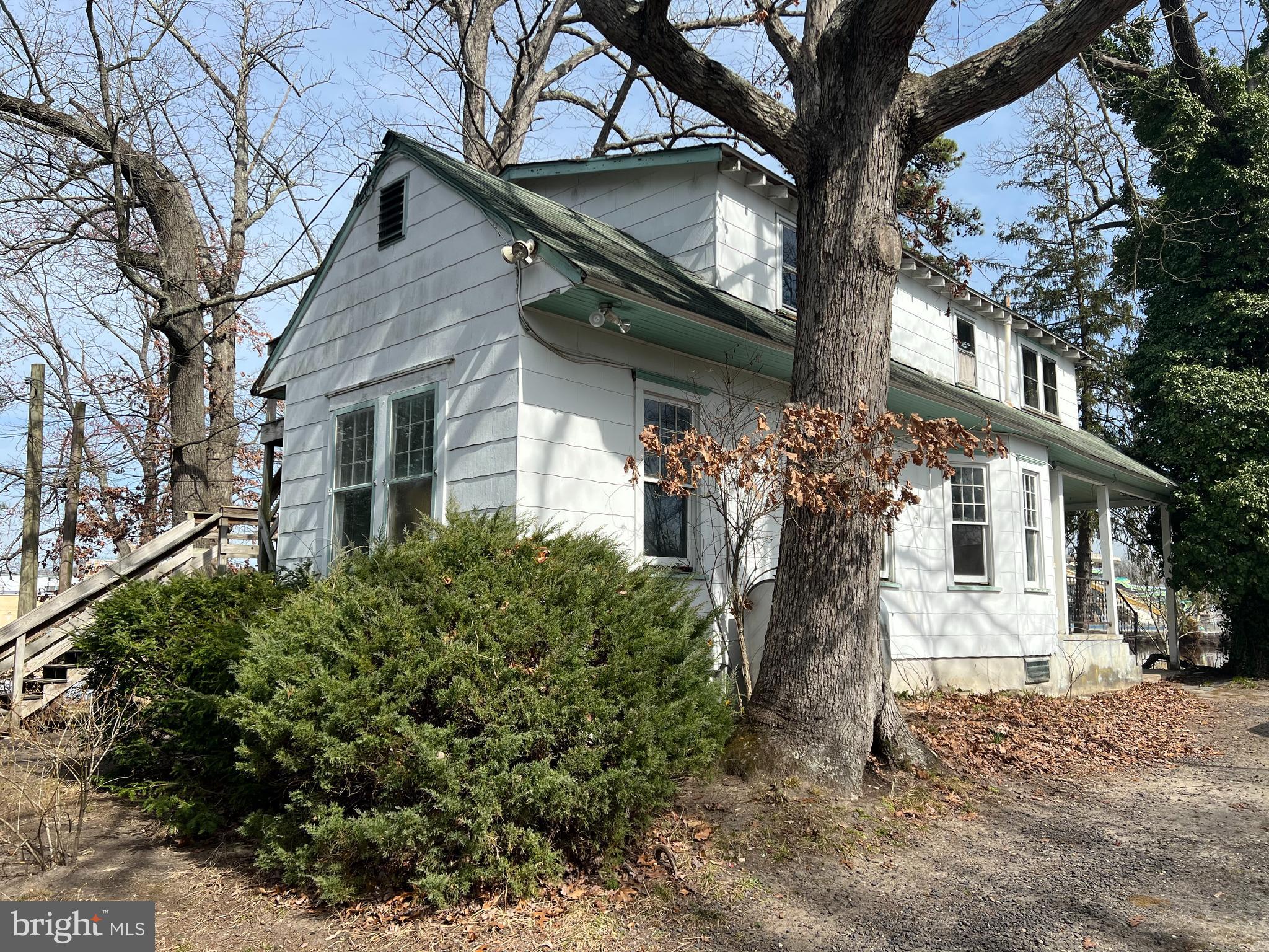 11 E ATLANTIC AVENUE