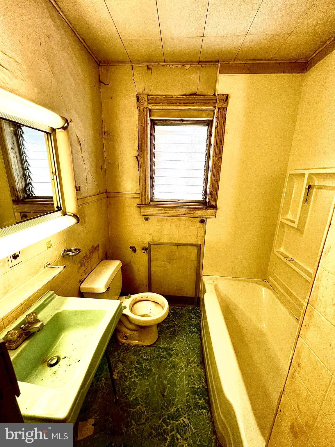 11 E ATLANTIC AVENUE