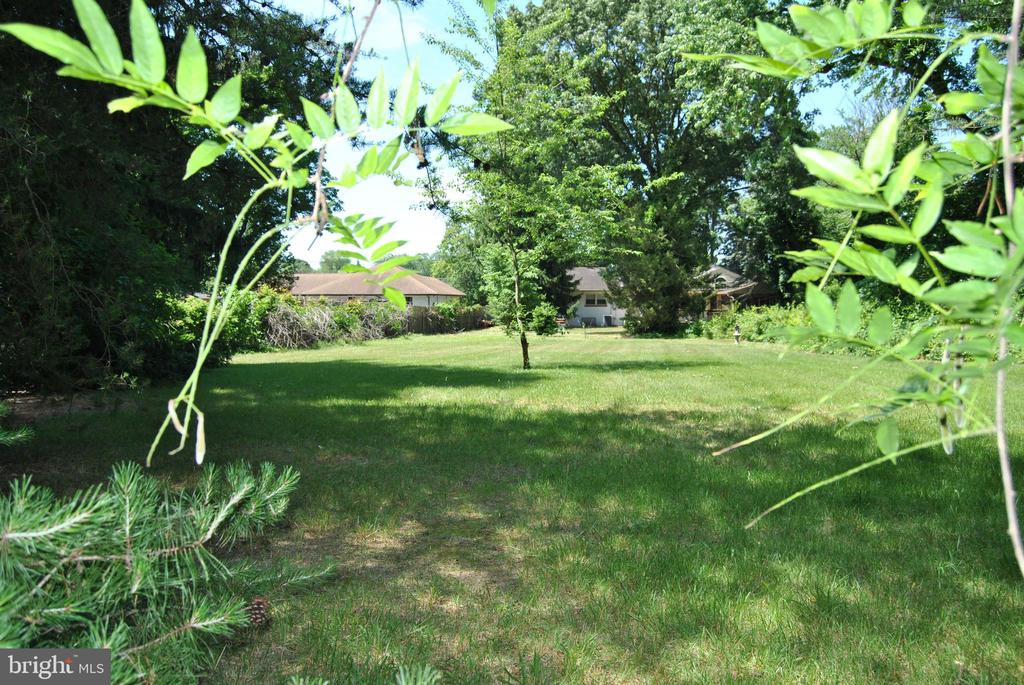 225 W LANDING ROAD