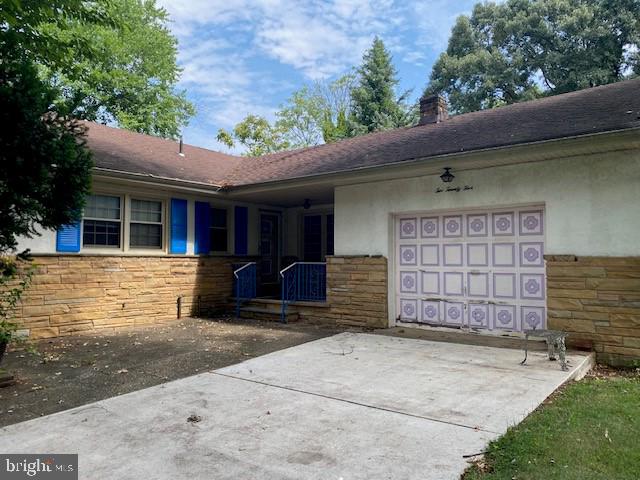 225 W LANDING ROAD