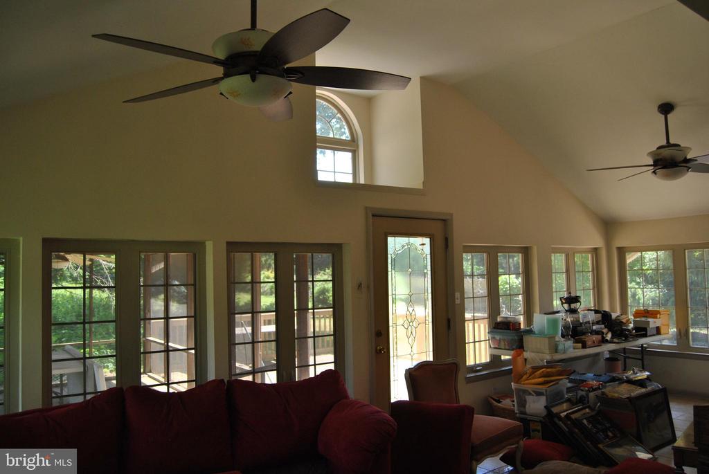 225 W LANDING ROAD