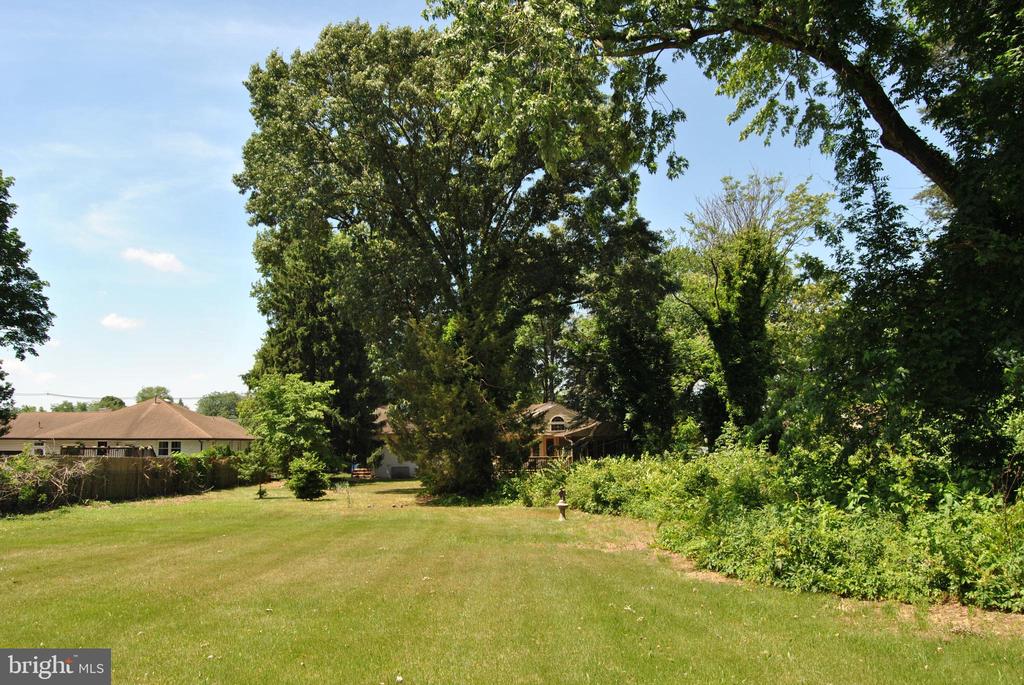 225 W LANDING ROAD