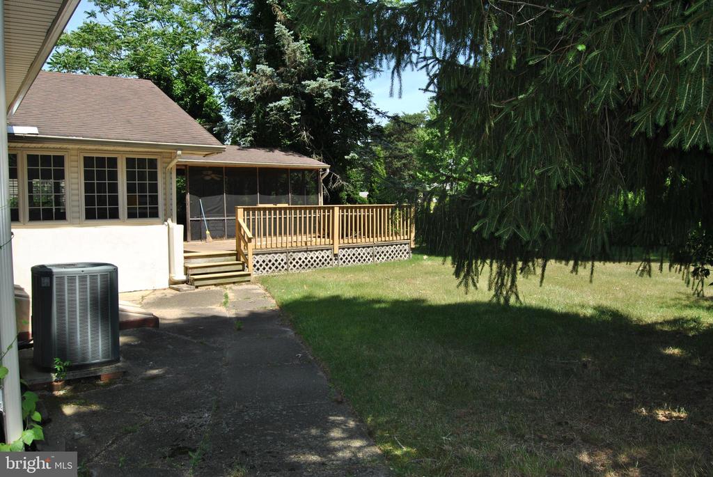 225 W LANDING ROAD