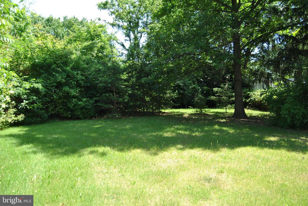 225 W LANDING ROAD