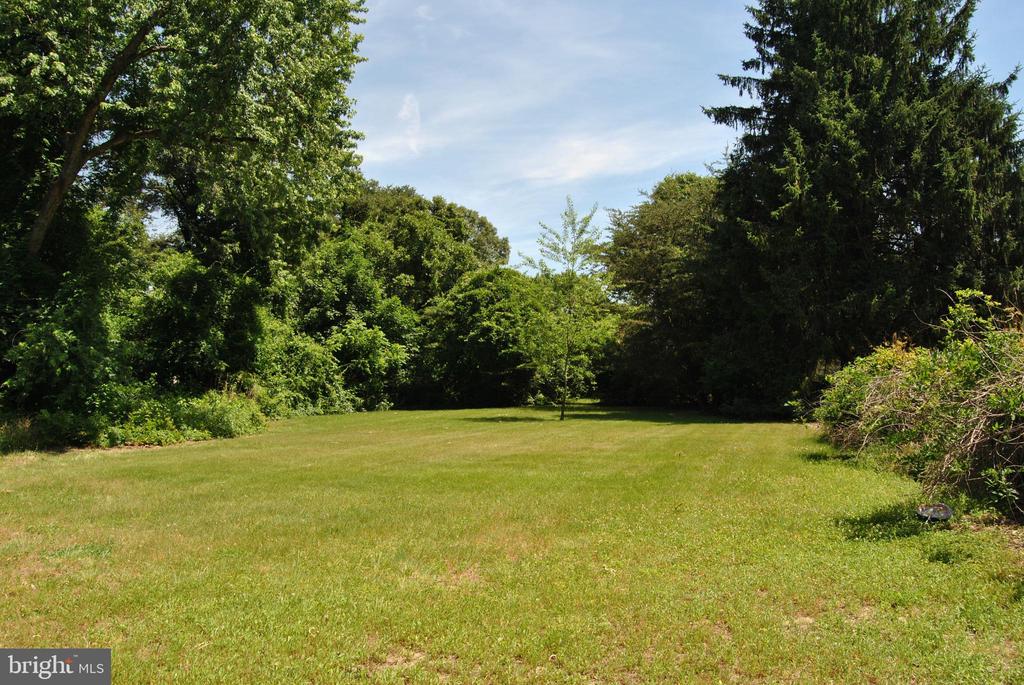 225 W LANDING ROAD