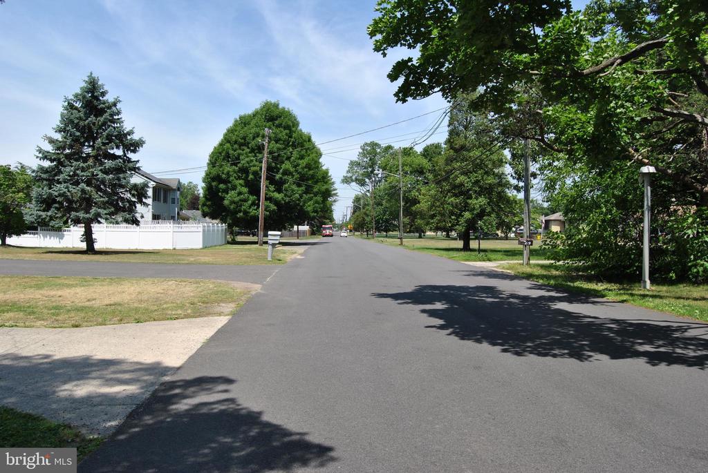 225 W LANDING ROAD