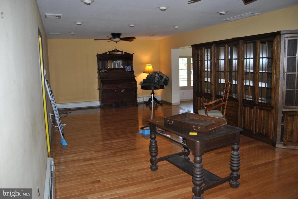225 W LANDING ROAD
