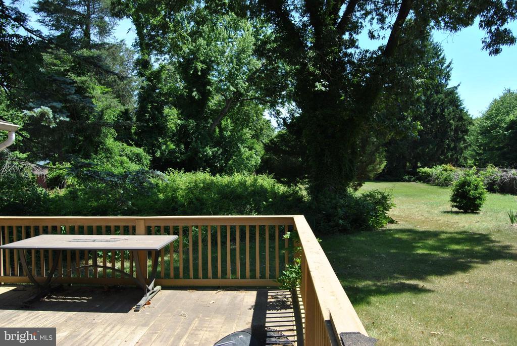 225 W LANDING ROAD