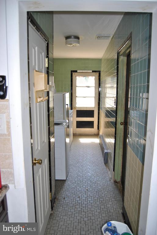 225 W LANDING ROAD