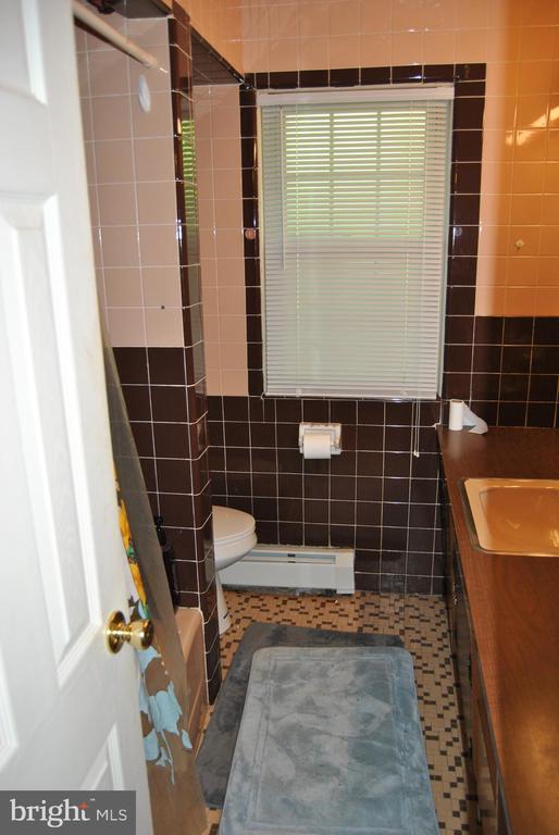225 W LANDING ROAD