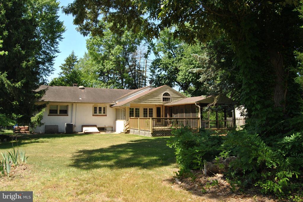 225 W LANDING ROAD