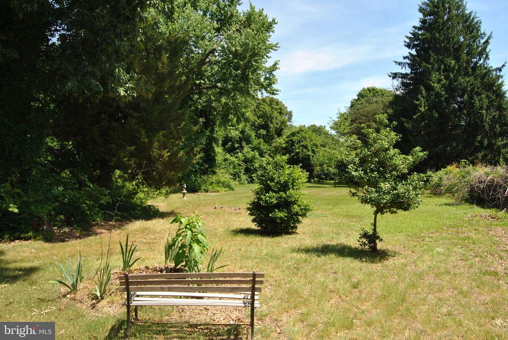 225 W LANDING ROAD