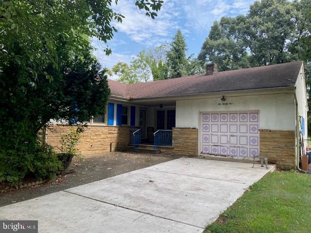 225 W LANDING ROAD