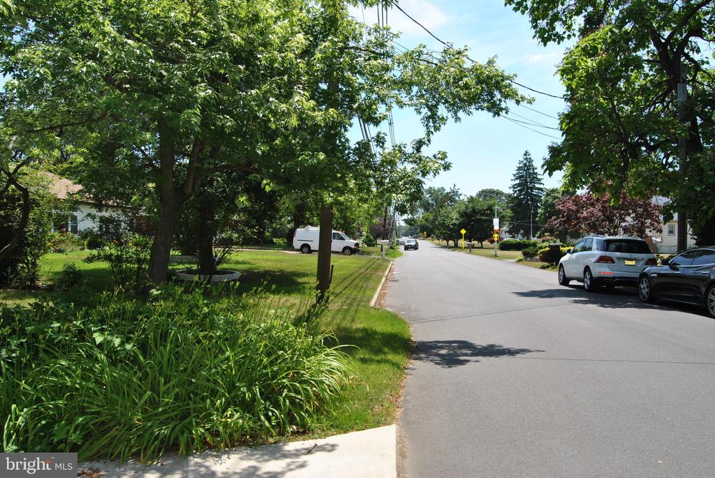 225 W LANDING ROAD