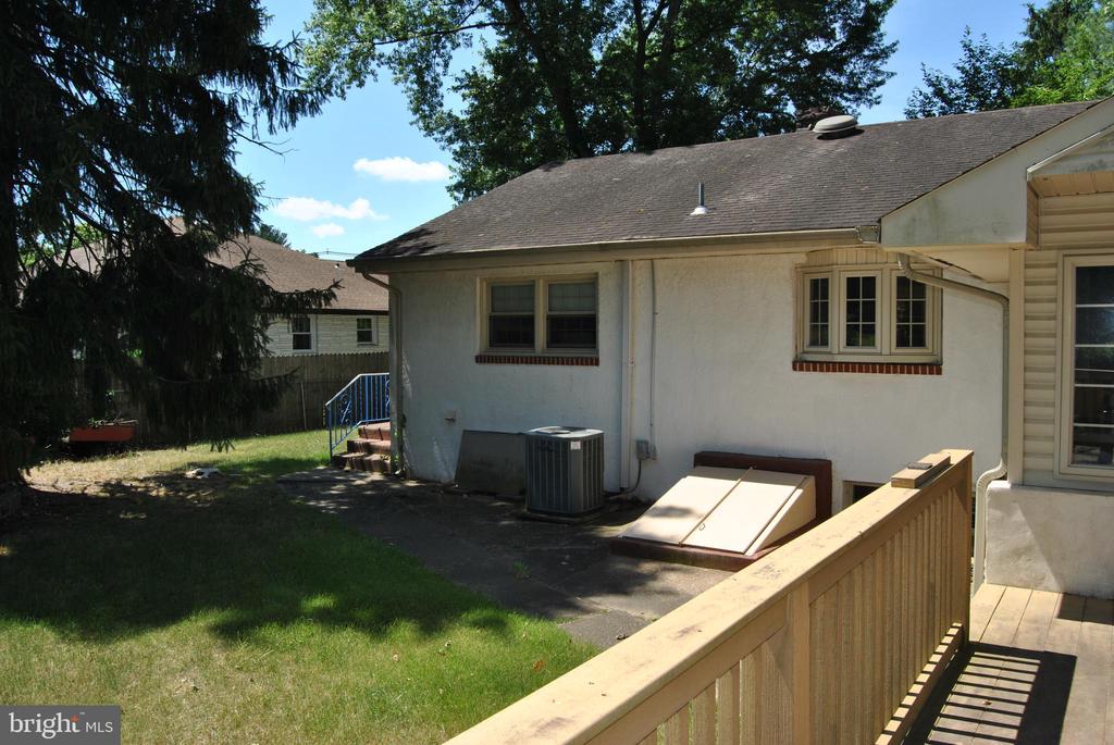 225 W LANDING ROAD
