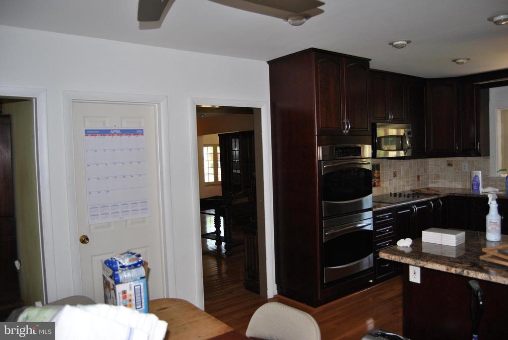 225 W LANDING ROAD