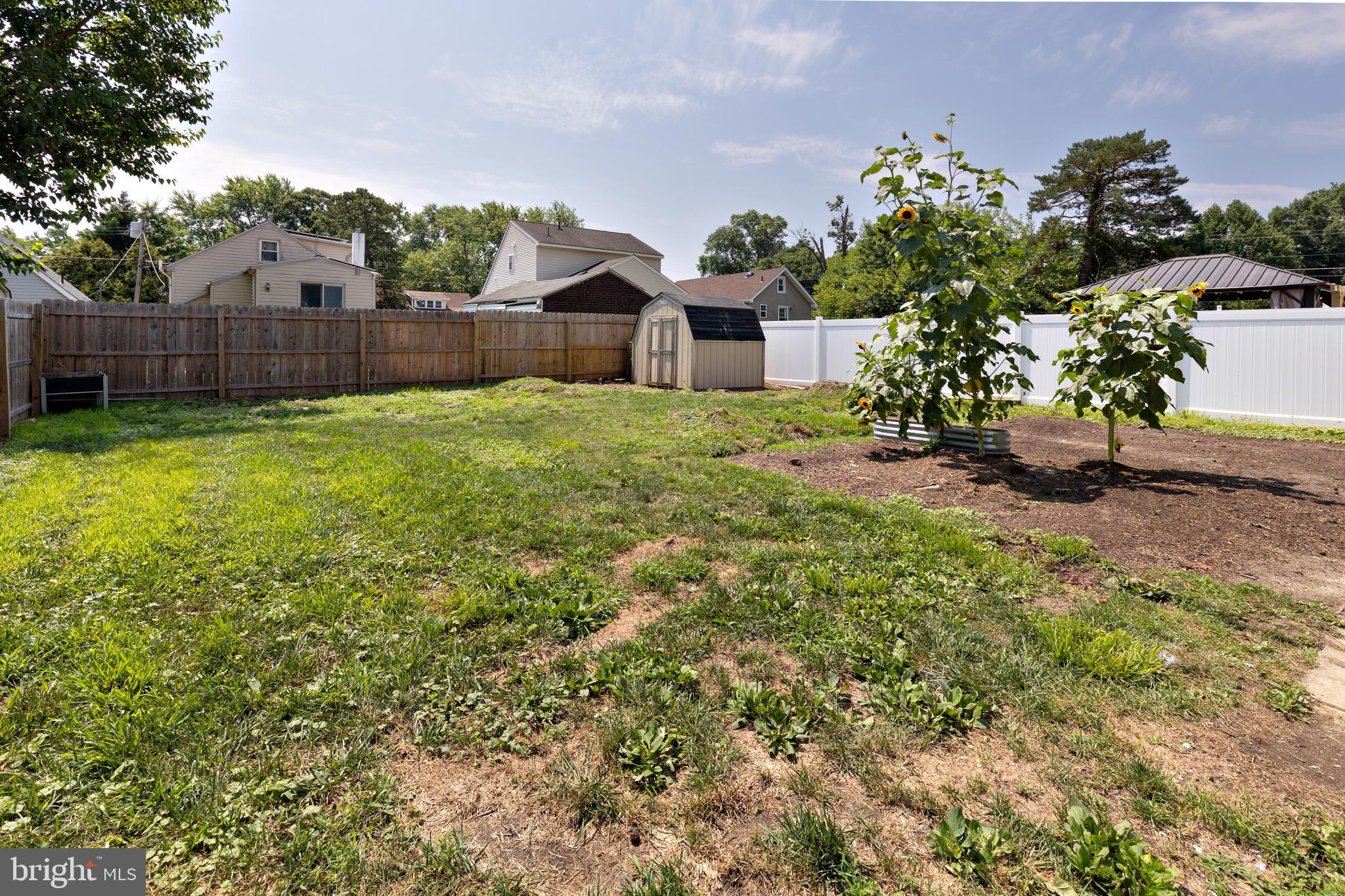 207 E CRESTWOOD AVENUE