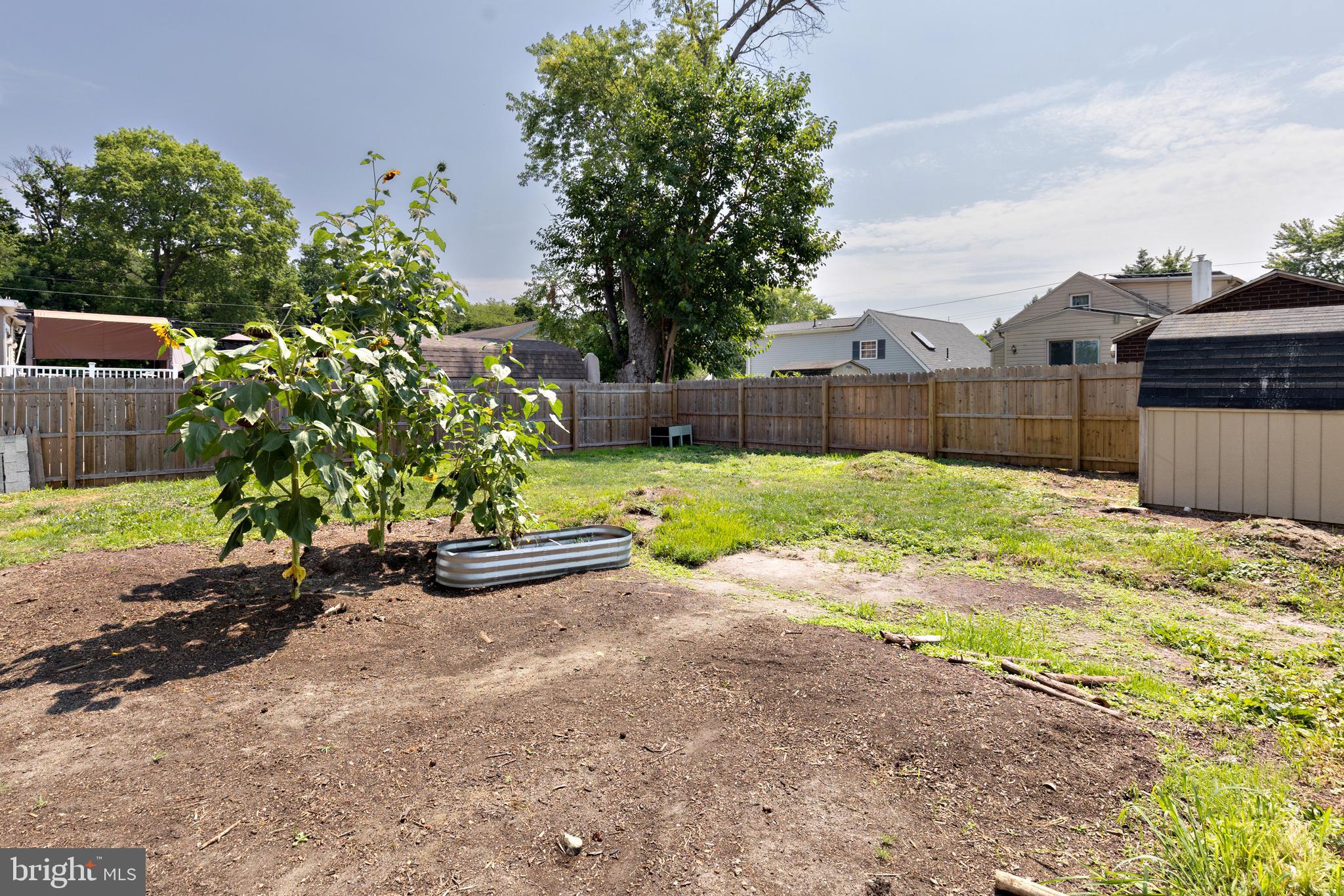 207 E CRESTWOOD AVENUE
