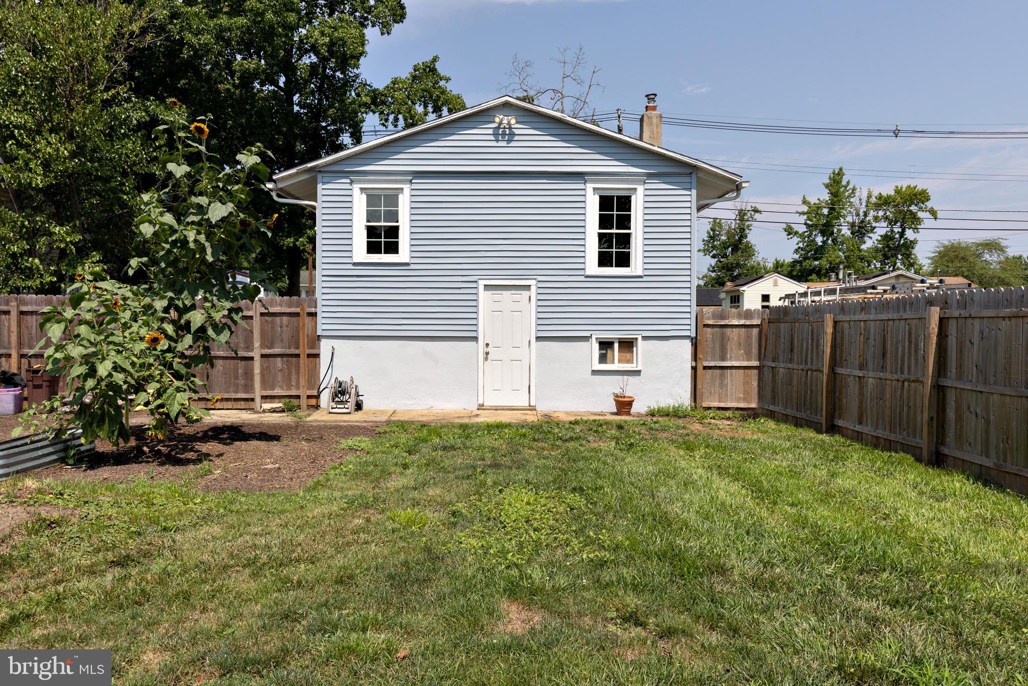207 E CRESTWOOD AVENUE