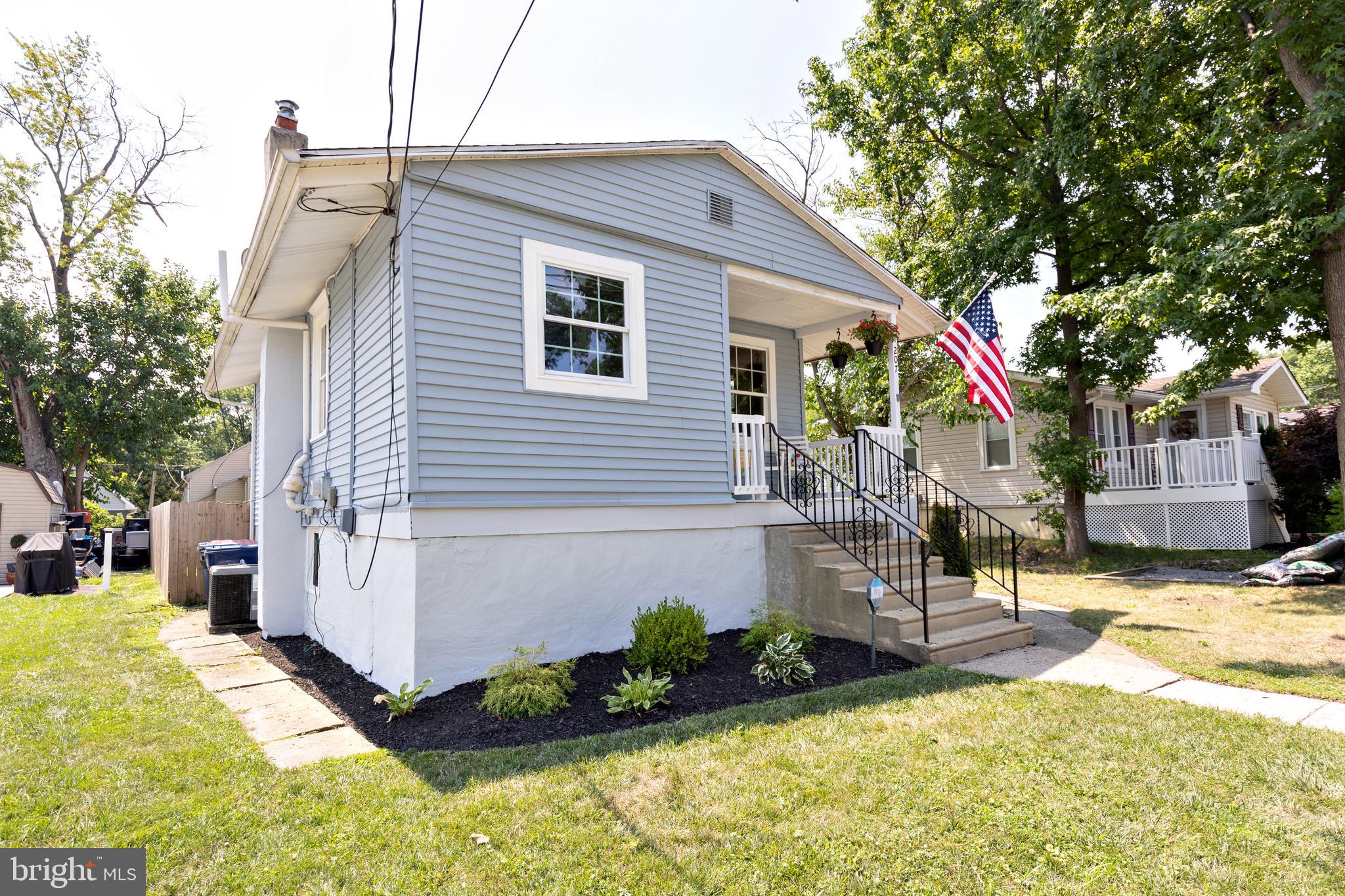 207 E CRESTWOOD AVENUE