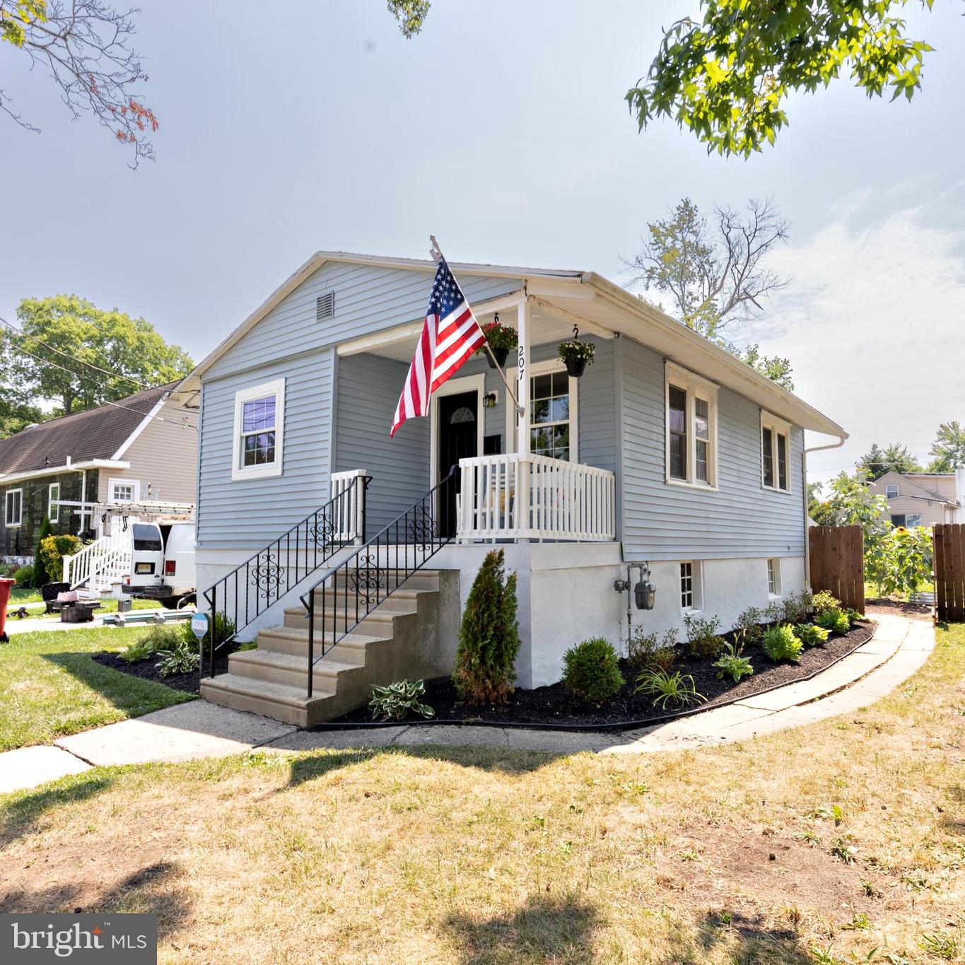 207 E CRESTWOOD AVENUE