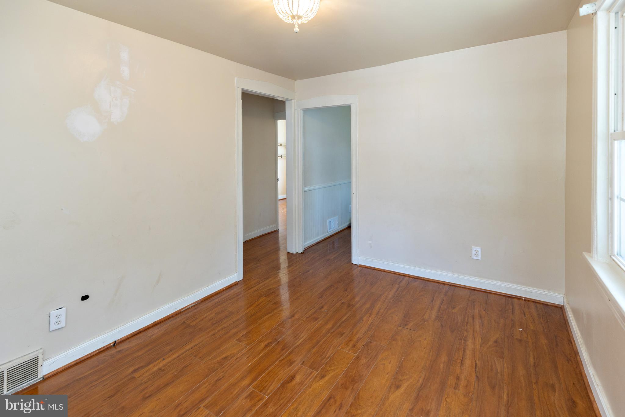 207 E CRESTWOOD AVENUE