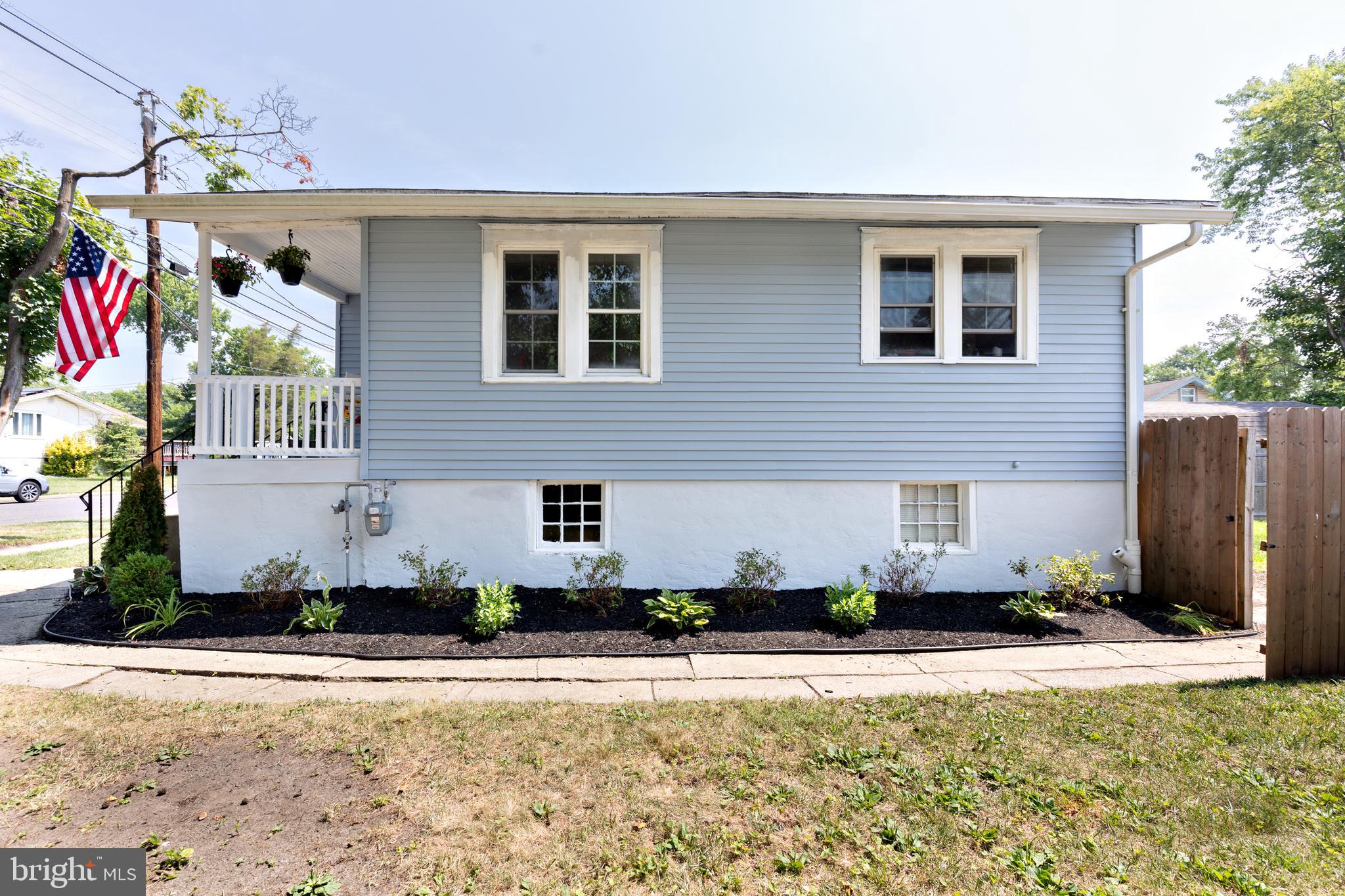 207 E CRESTWOOD AVENUE