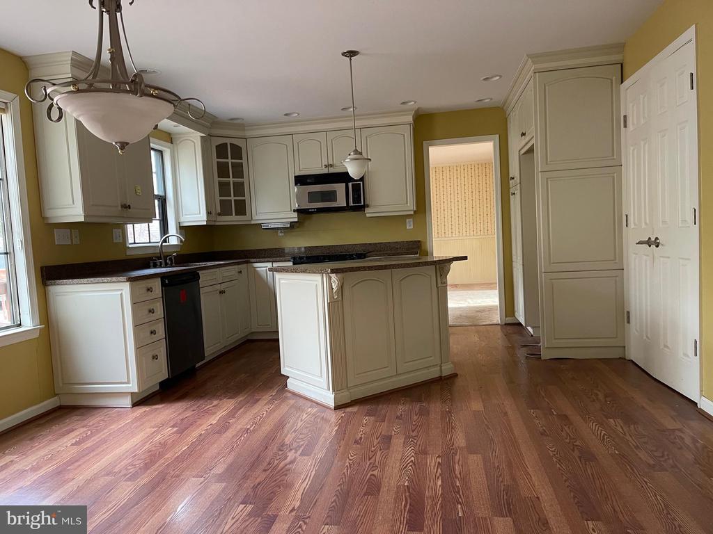 21 HOLLY OAK DRIVE