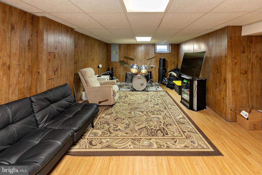 721 BENTLEY LANE
