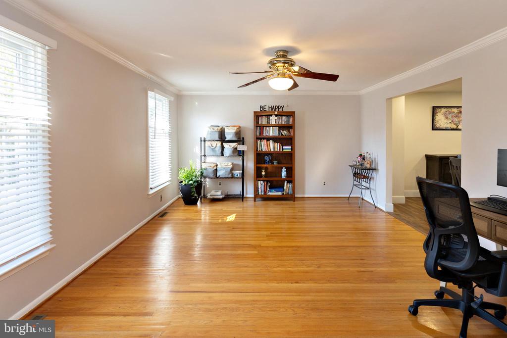 721 BENTLEY LANE