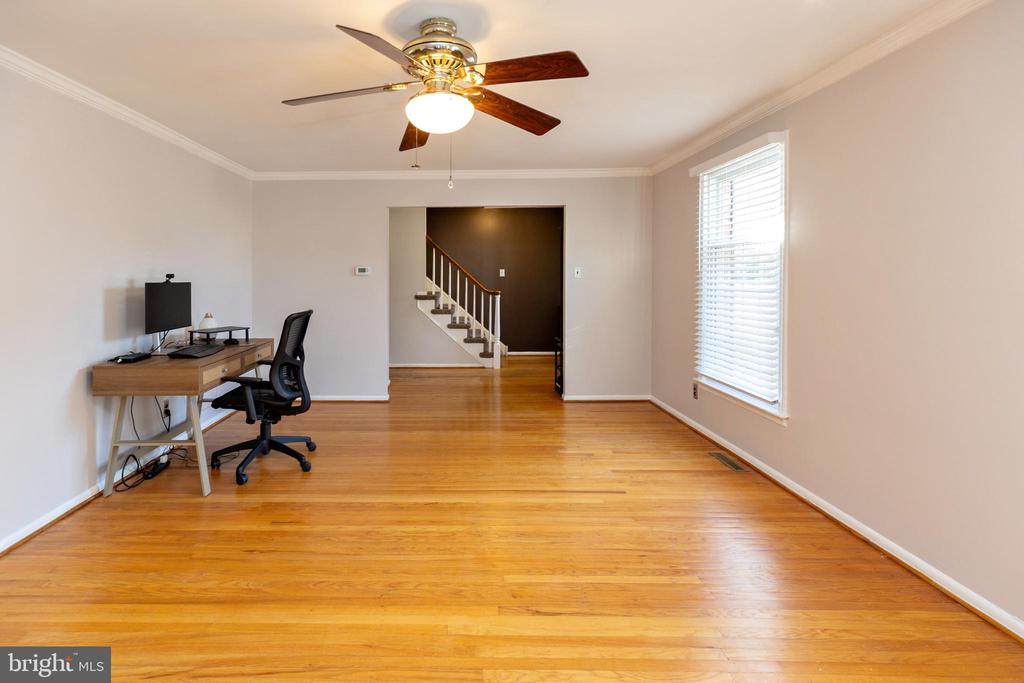 721 BENTLEY LANE