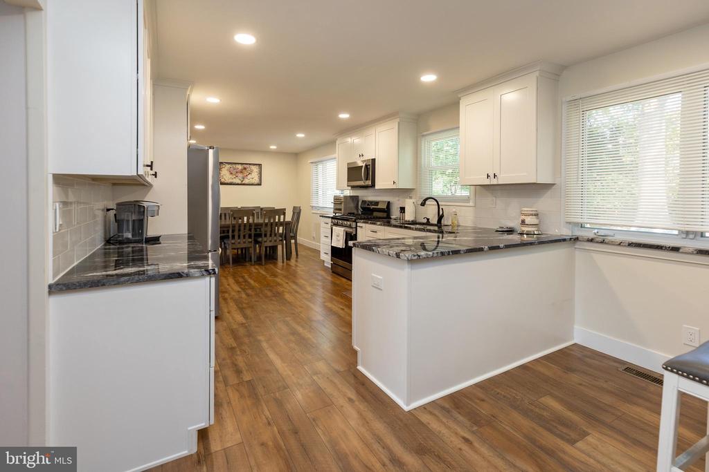 721 BENTLEY LANE
