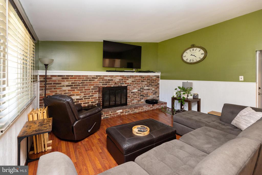 721 BENTLEY LANE