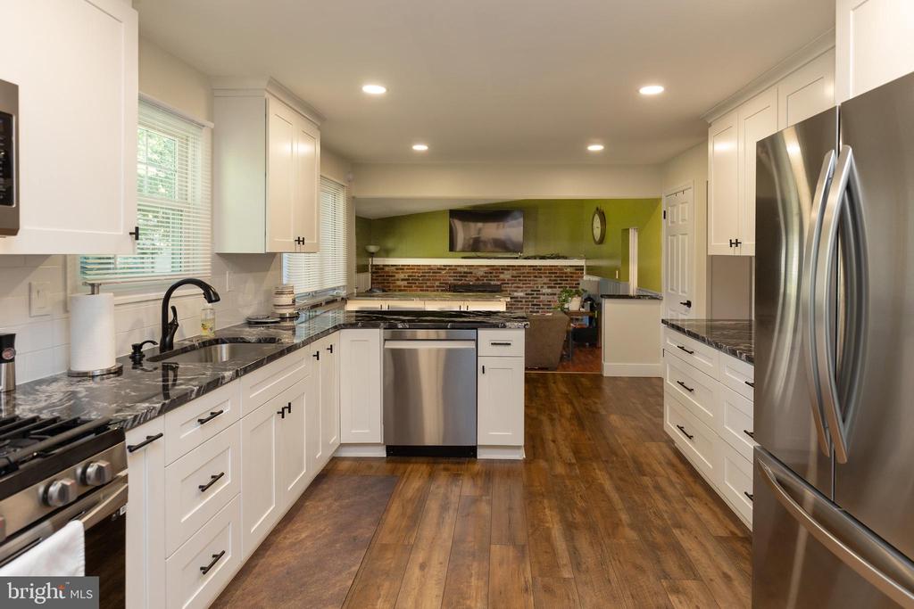 721 BENTLEY LANE