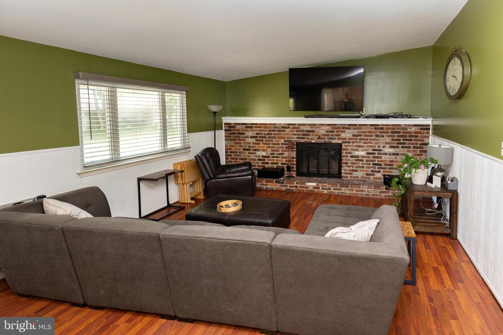 721 BENTLEY LANE