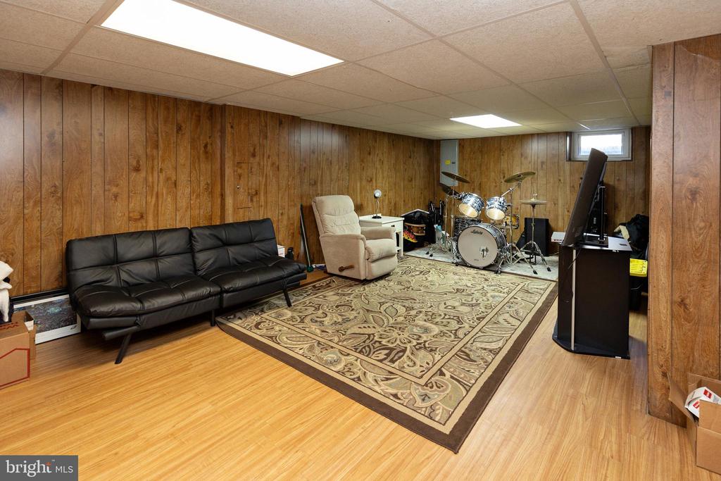 721 BENTLEY LANE
